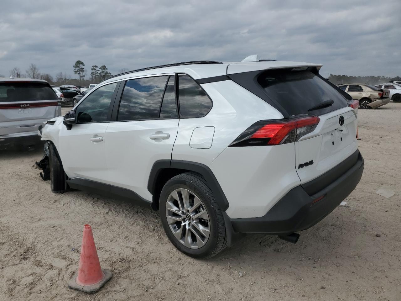 2024 TOYOTA RAV4 XLE P - Image 2
