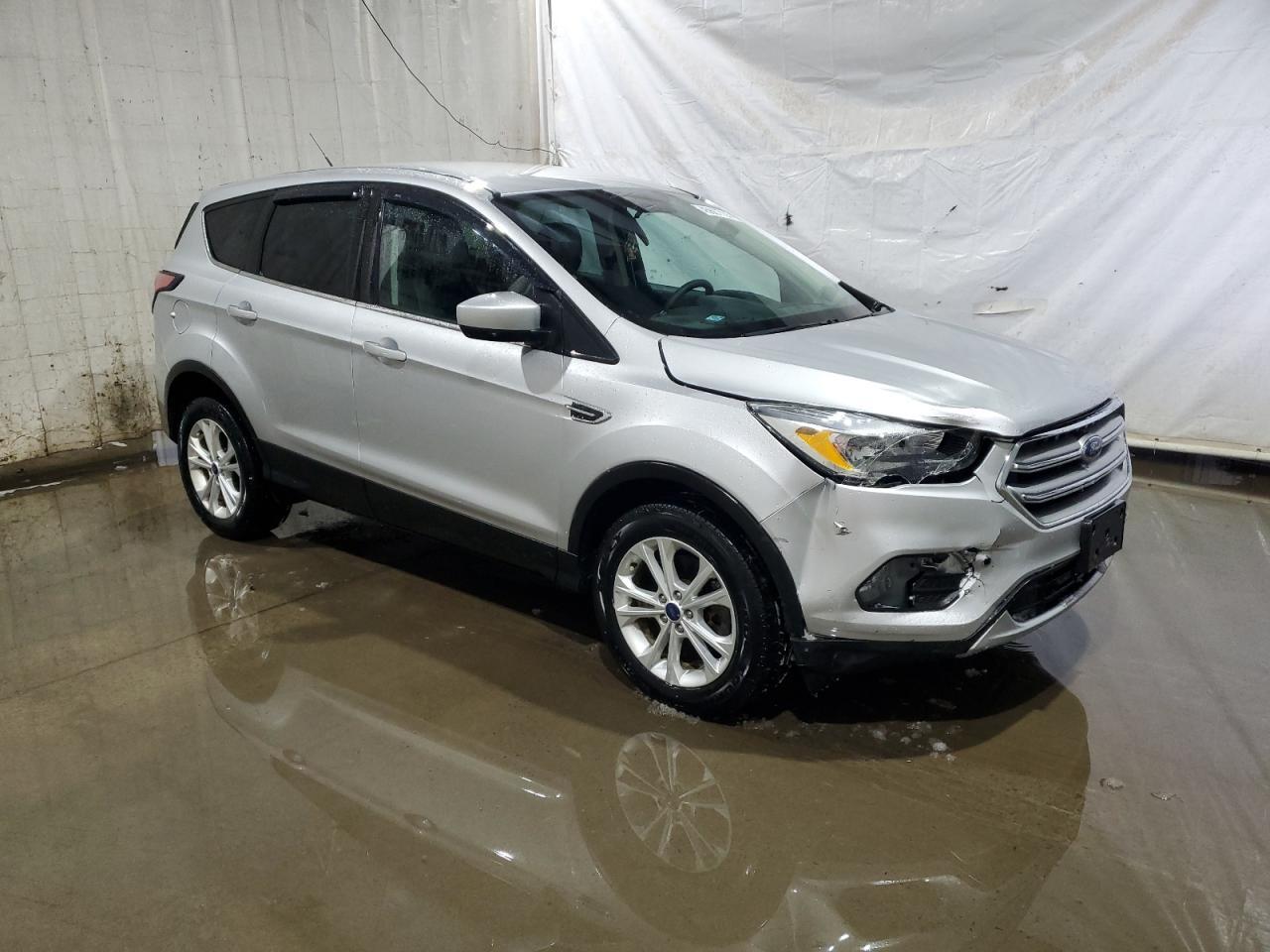 2017 FORD ESCAPE SE - Фото 4