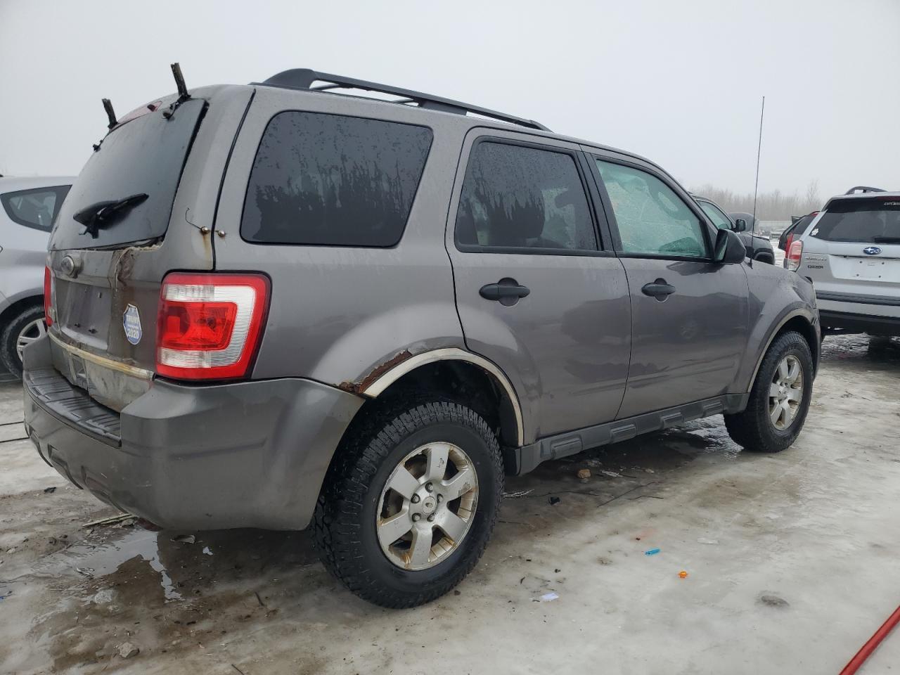 2010 FORD ESCAPE XLT - Image 3