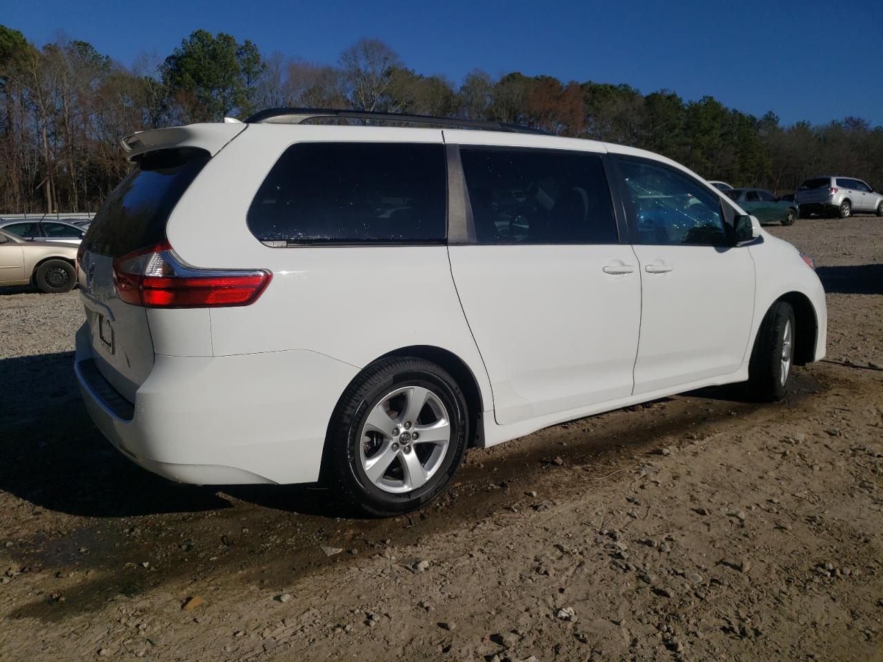 2019 TOYOTA SIENNA LE - Фото 3
