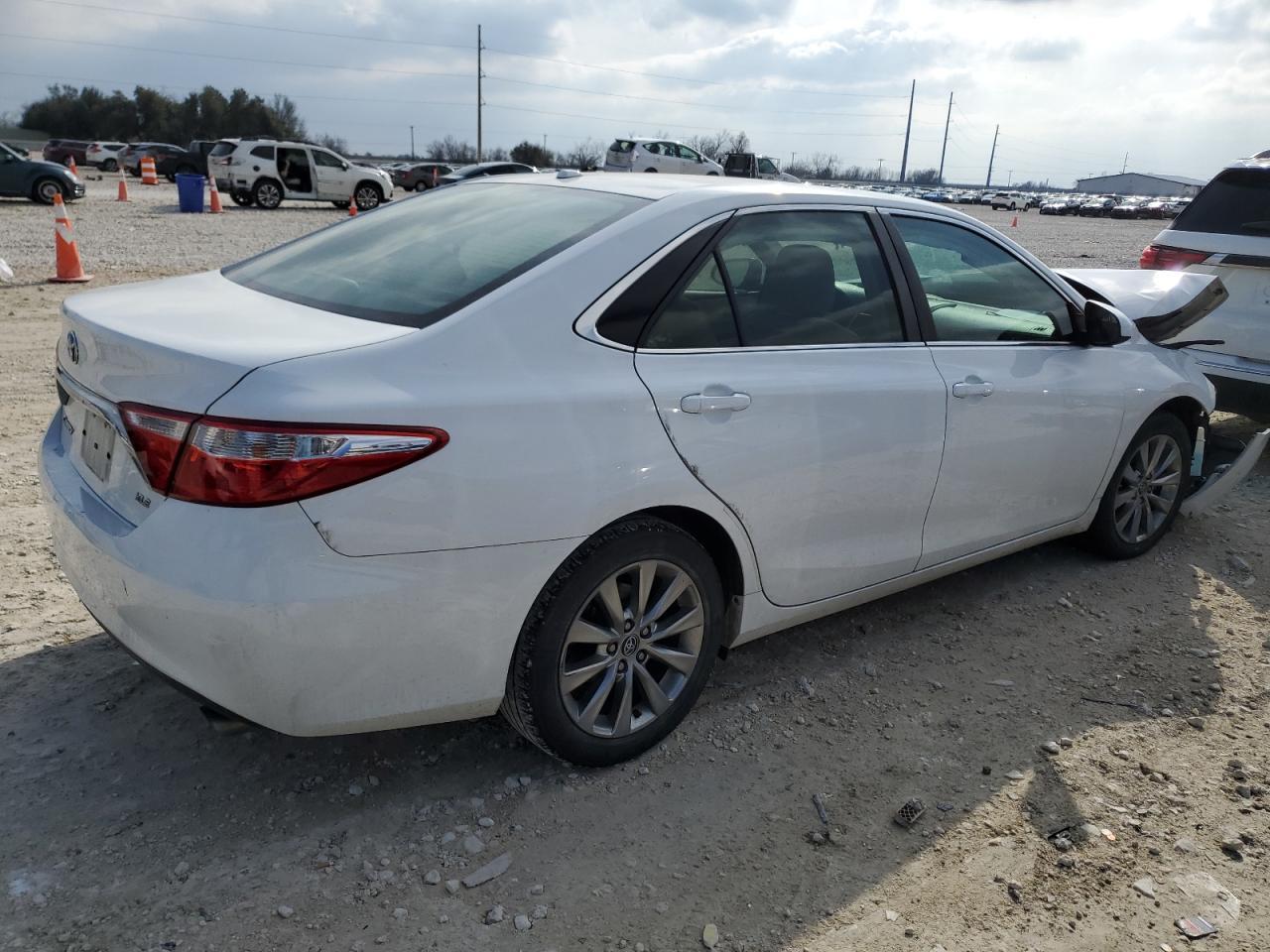 2016 TOYOTA CAMRY LE - Фото 3