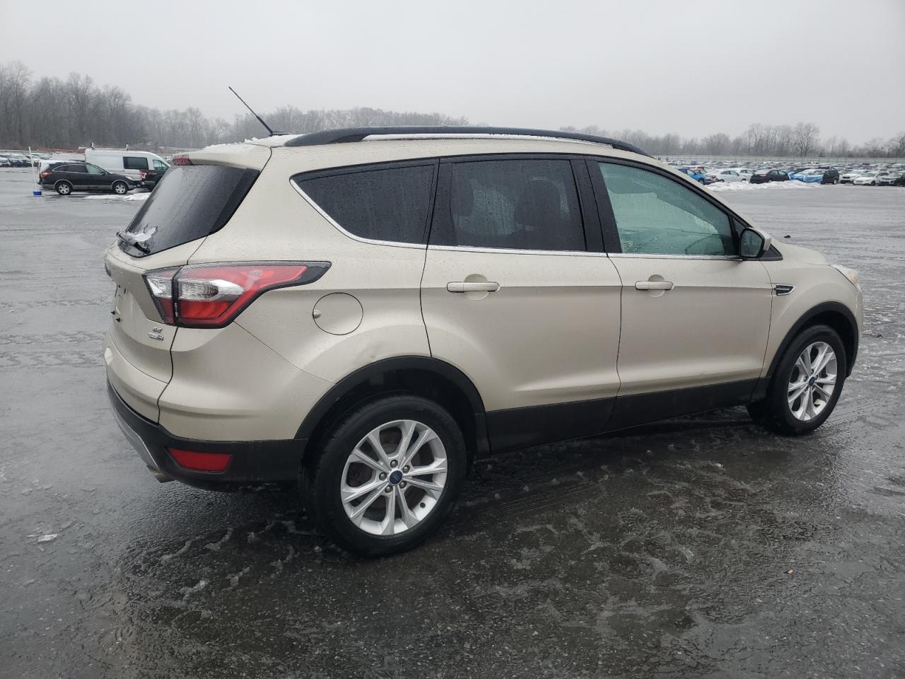 2017 FORD ESCAPE SE - Image 3