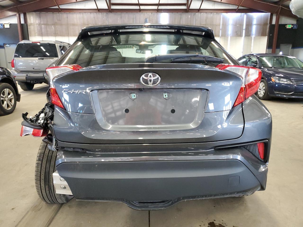 2019 TOYOTA C-HR XLE - Image 6