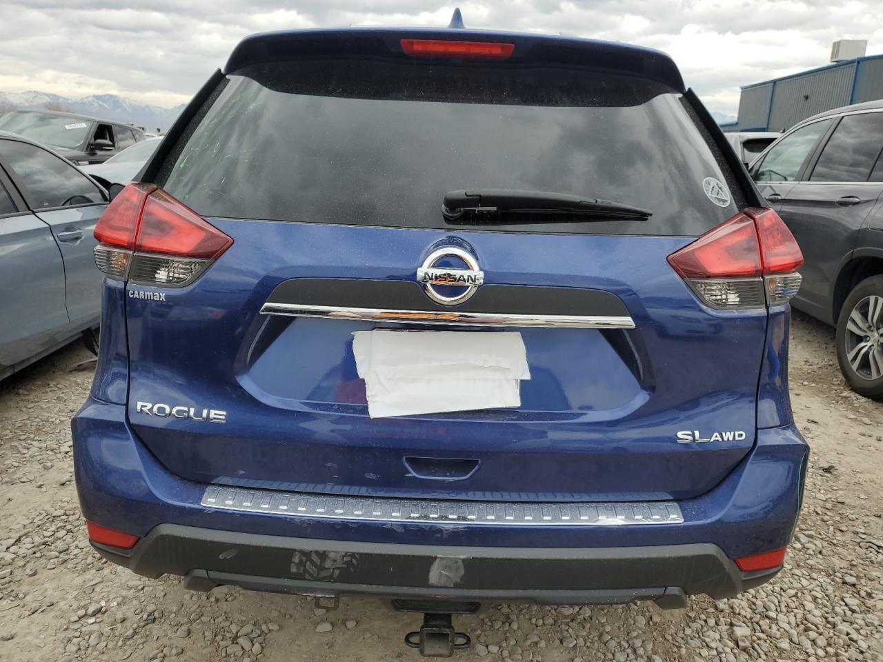 2017 NISSAN ROGUE SV - Фото 6