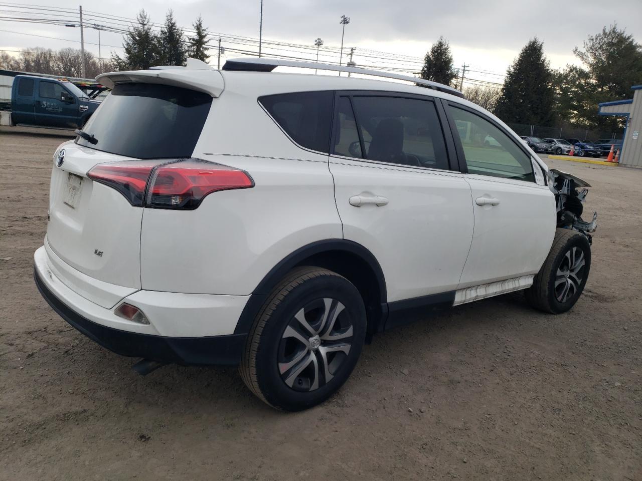 2016 TOYOTA RAV4 LE - Фото 3