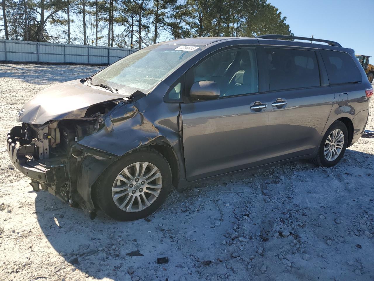 2015 TOYOTA SIENNA XLE