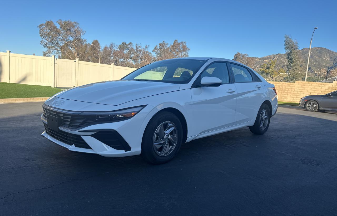 2024 HYUNDAI ELANTRA SE - Фото 2
