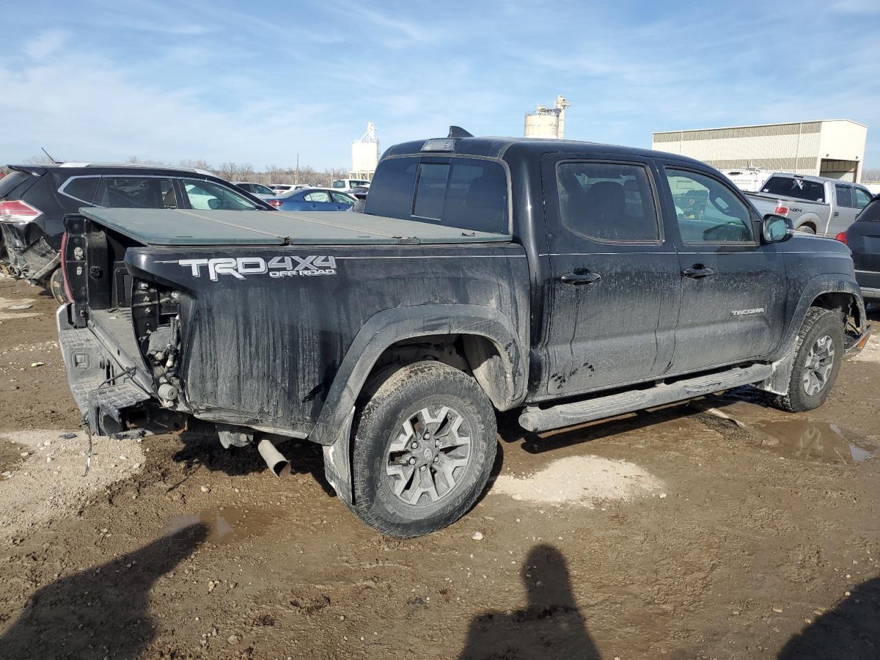 2017 TOYOTA TACOMA DOU - Фото 3