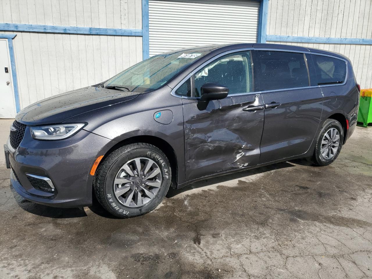 2023 CHRYSLER PACIFICA H car image