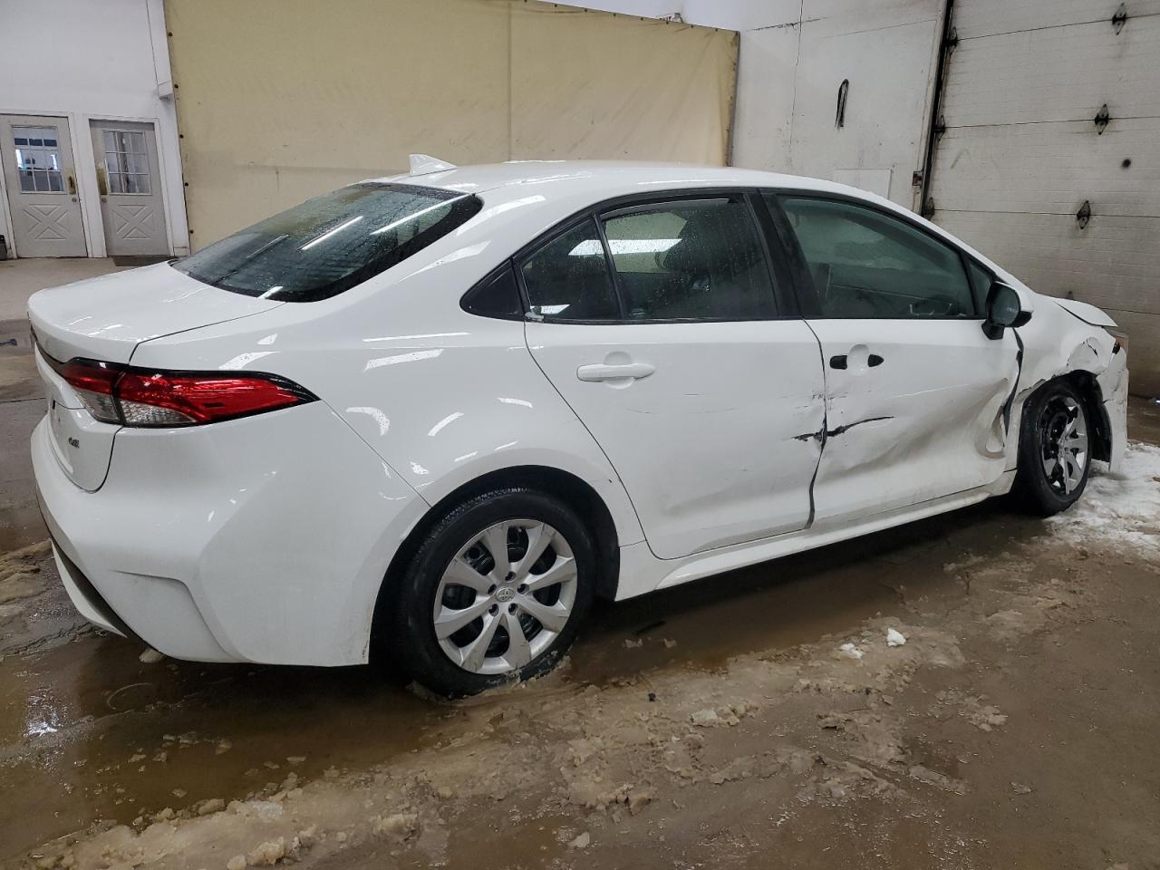 2021 TOYOTA COROLLA LE - Фото 3