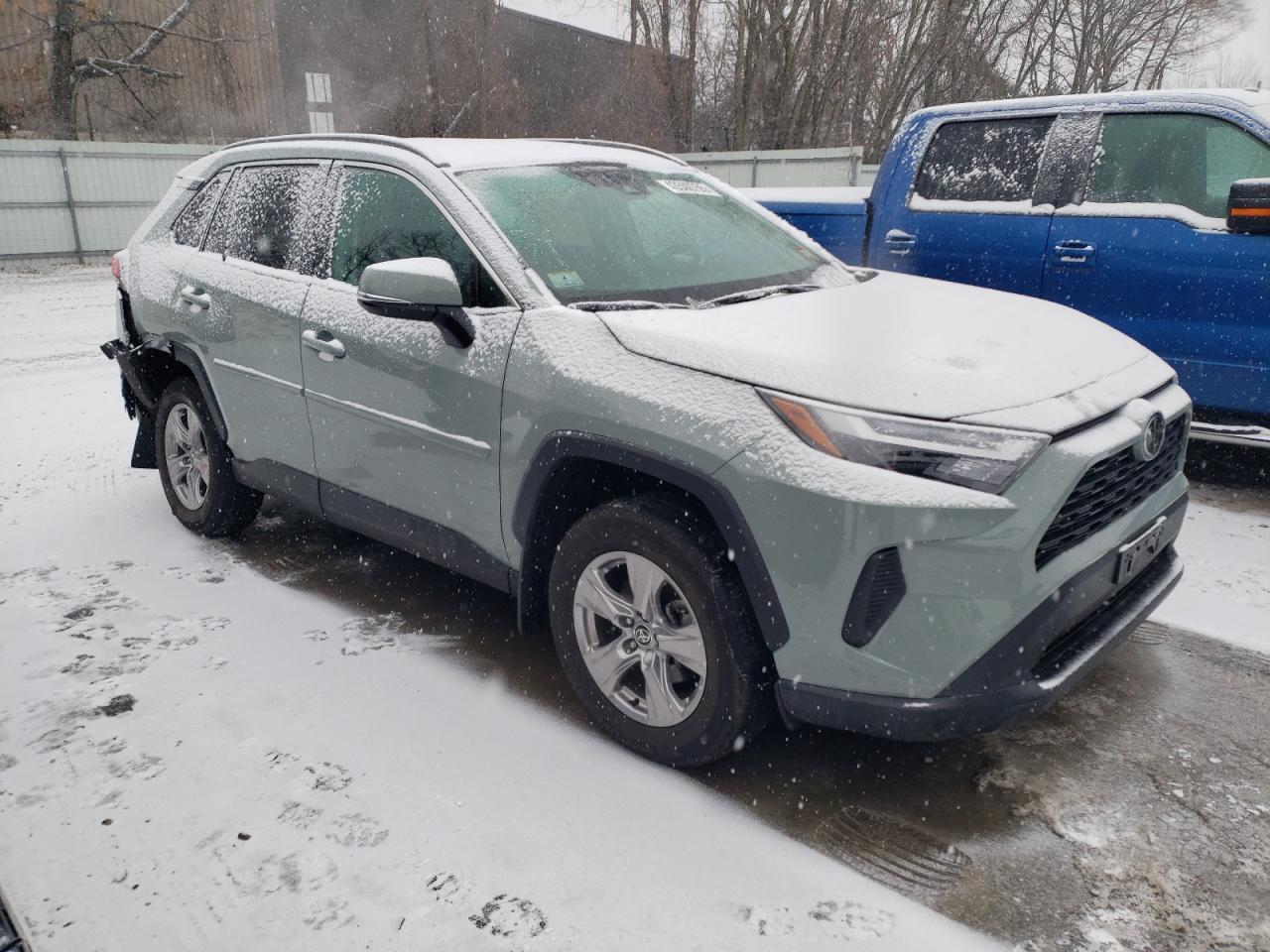 2022 TOYOTA RAV4 XLE - Image 4