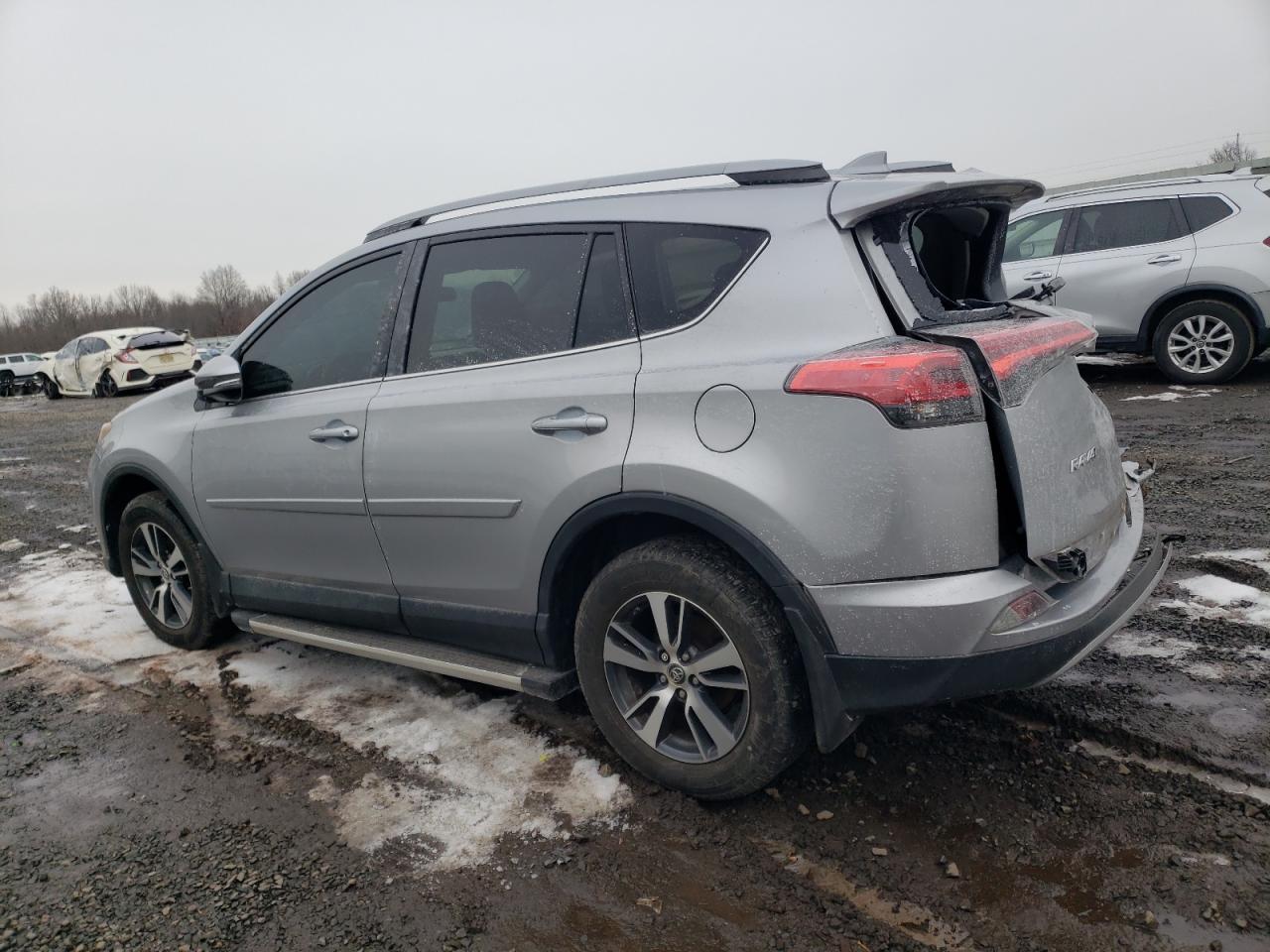 2017 TOYOTA RAV4 XLE - Фото 2