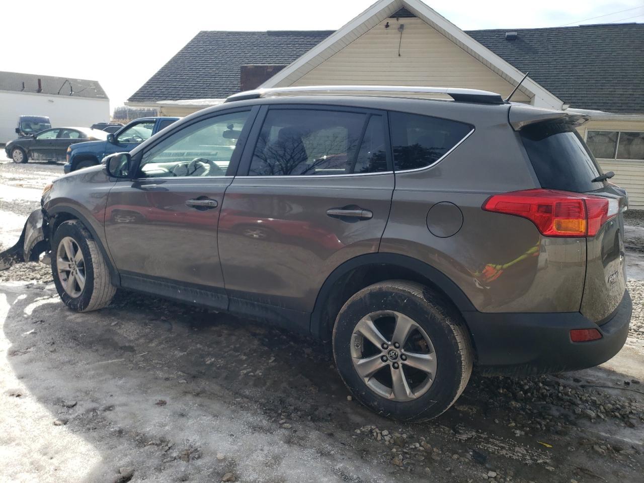 2015 TOYOTA RAV4 XLE - Фото 2