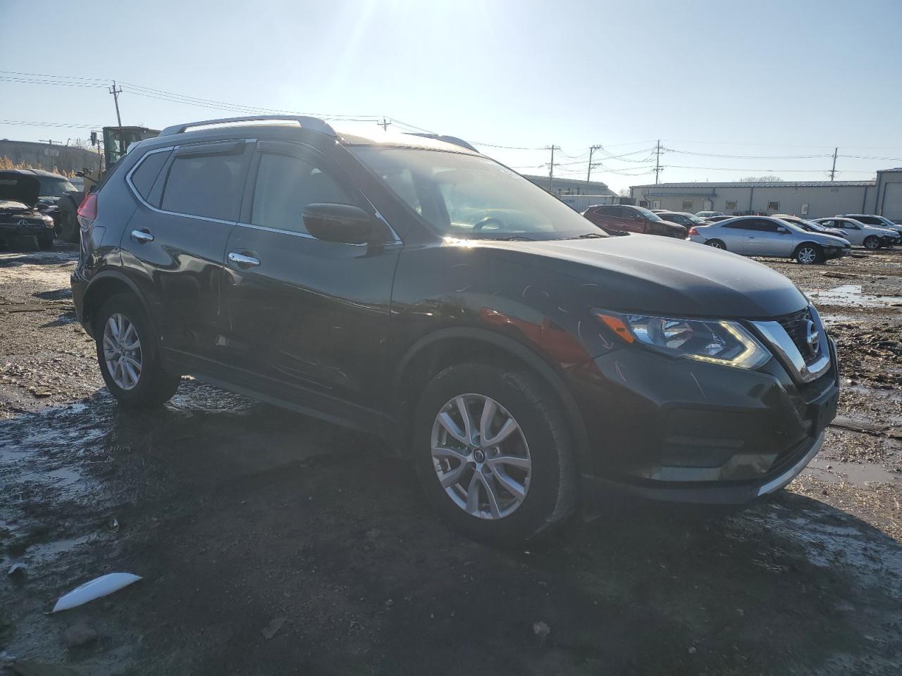 2017 NISSAN ROGUE SV - Image 4