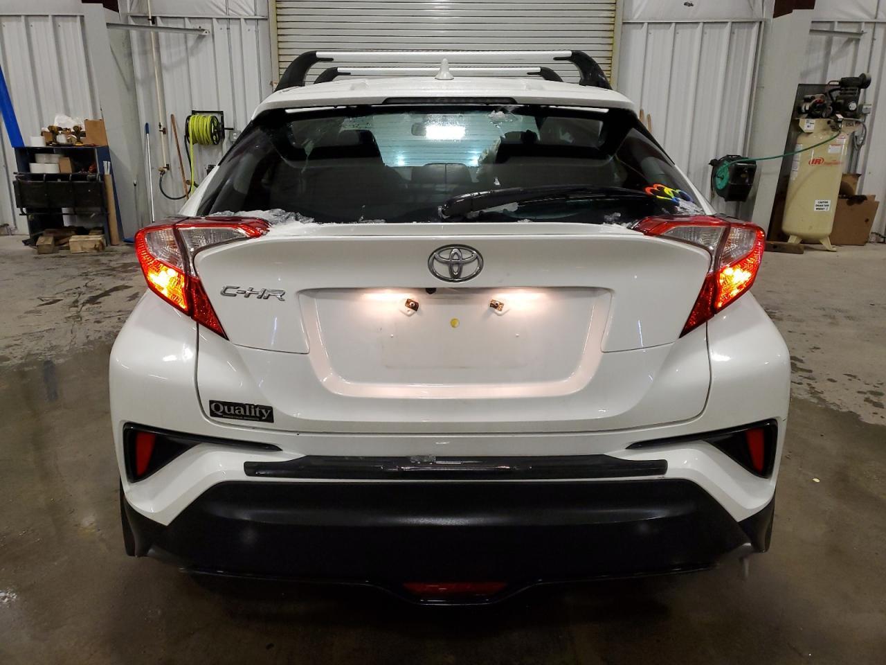 2018 TOYOTA C-HR XLE - Фото 6