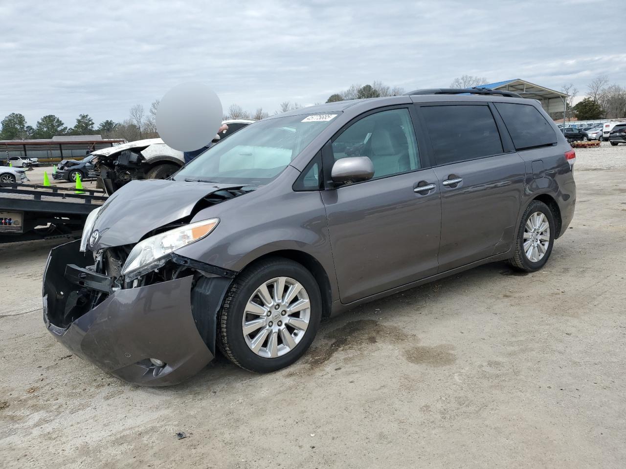 2011 TOYOTA SIENNA XLE