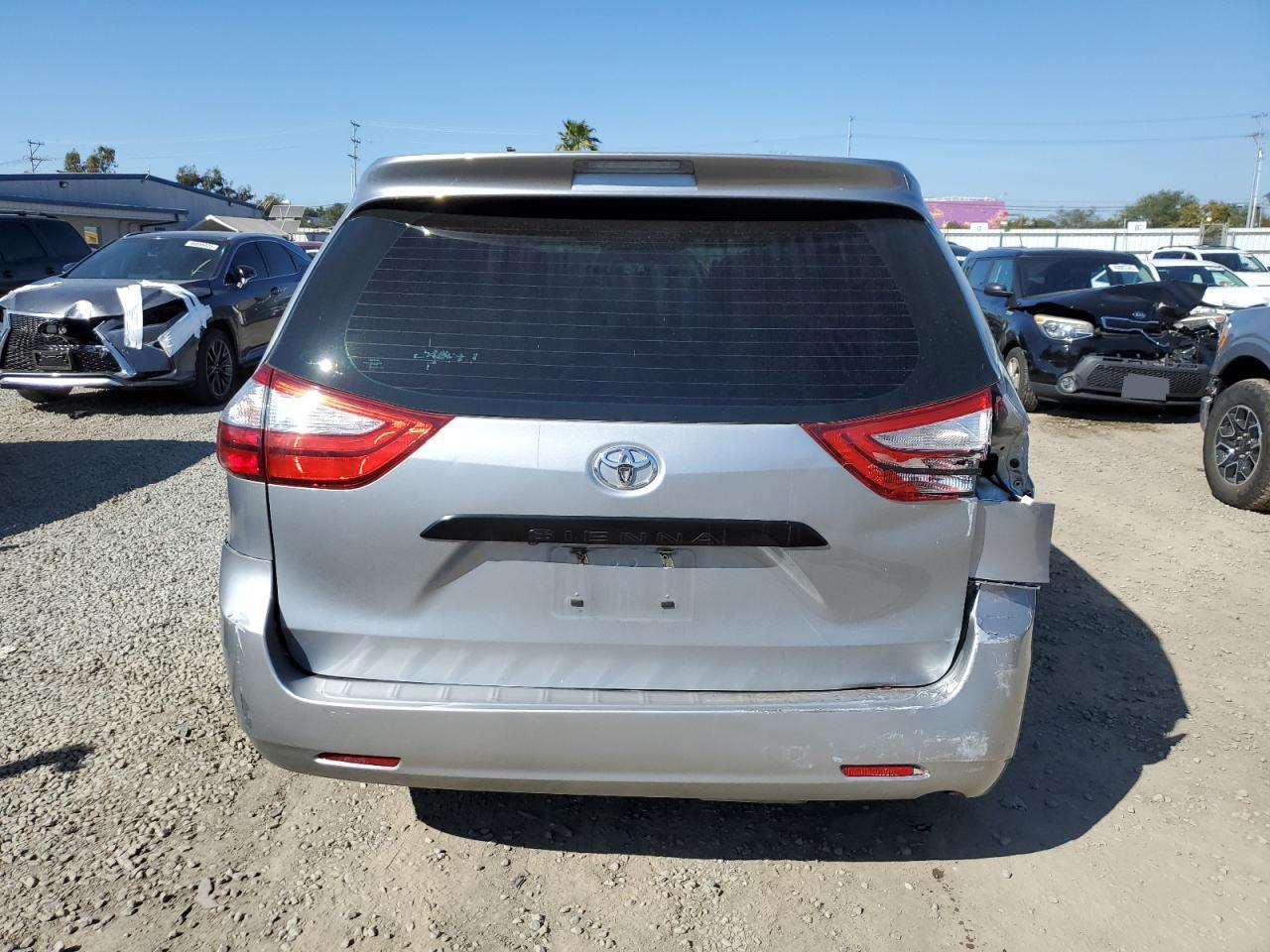 2015 TOYOTA SIENNA - Фото 6