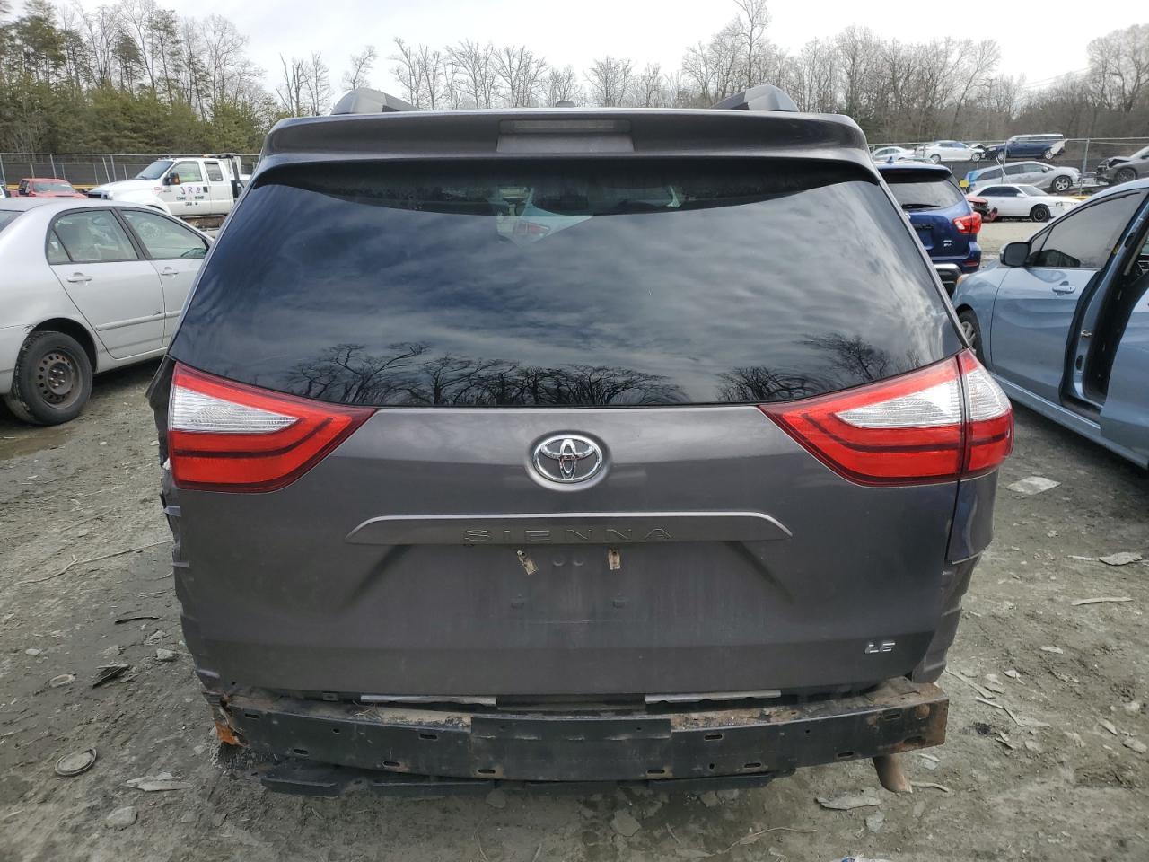 2015 TOYOTA SIENNA LE - Фото 6