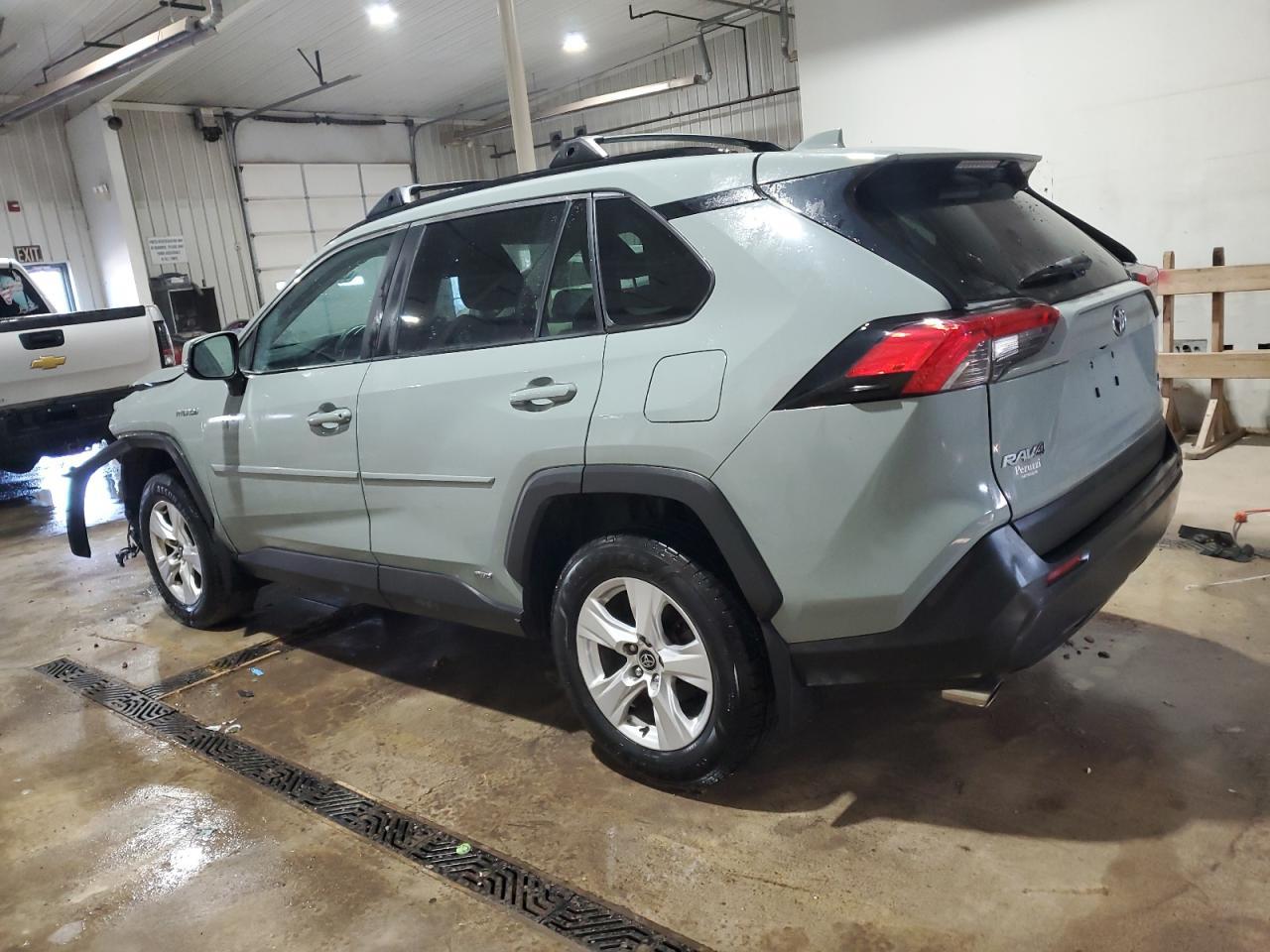 2020 TOYOTA RAV4 XLE - Image 2