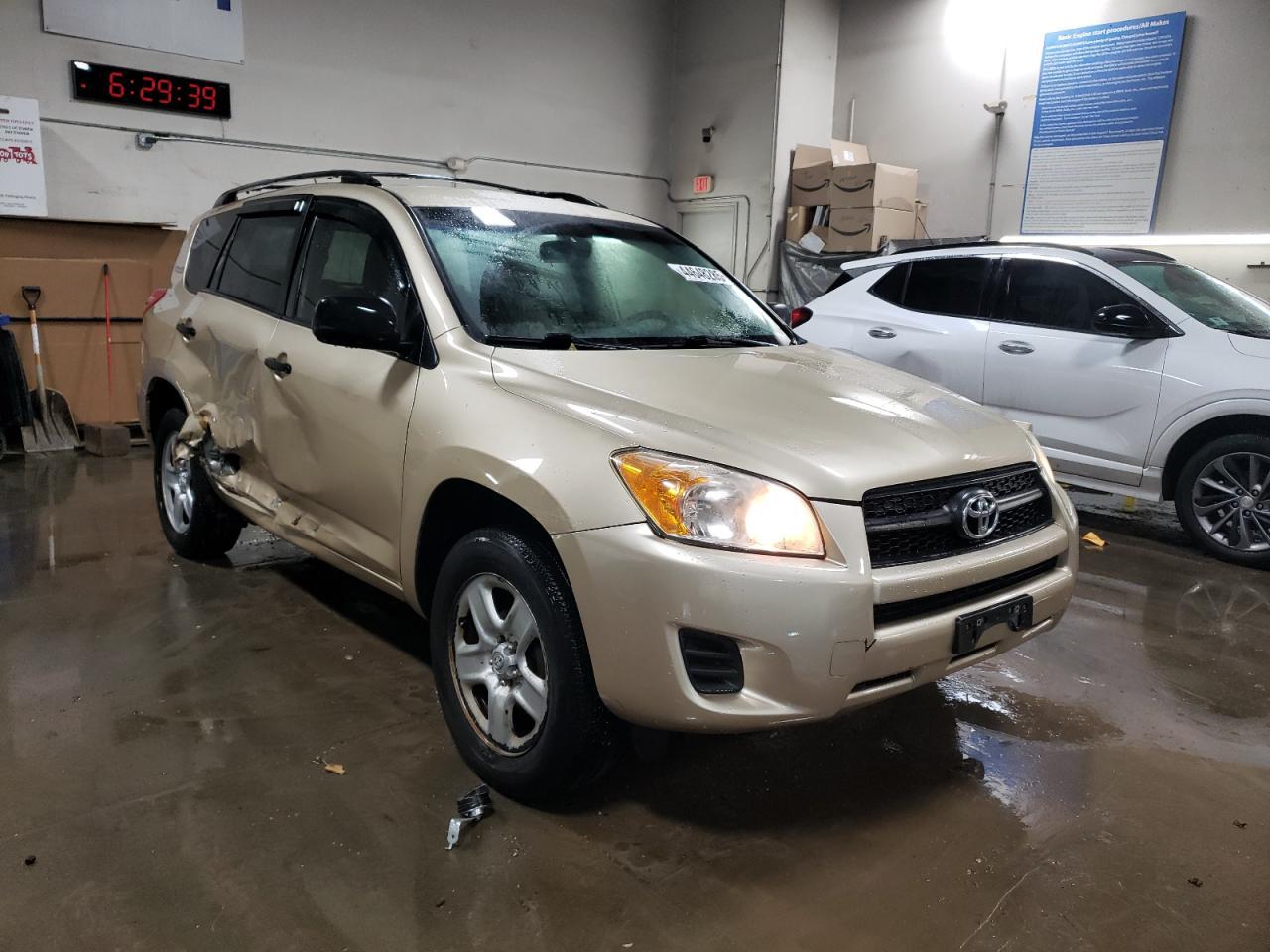 2011 TOYOTA RAV4 - Фото 4