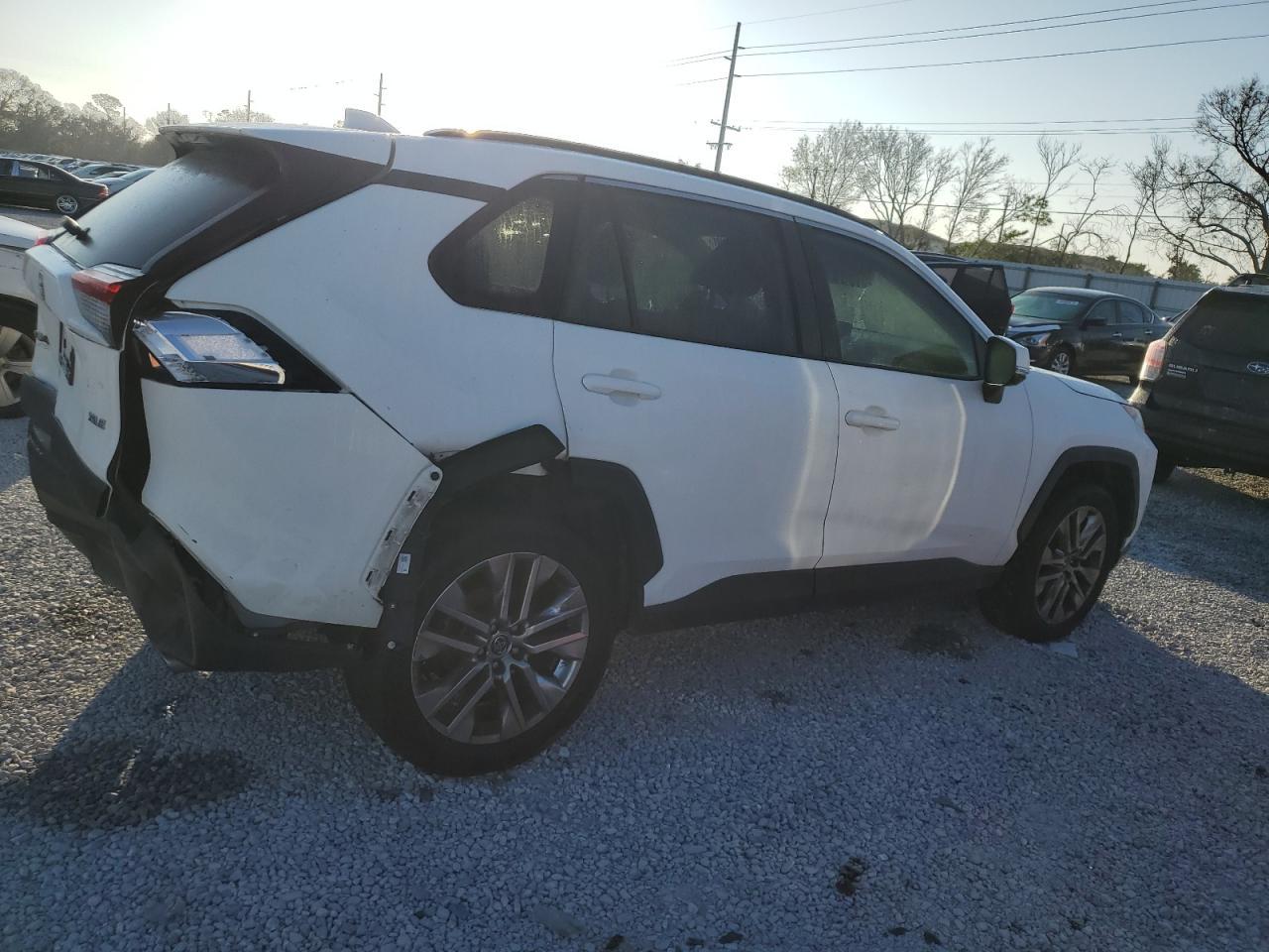 2019 TOYOTA RAV4 XLE P - Image 3
