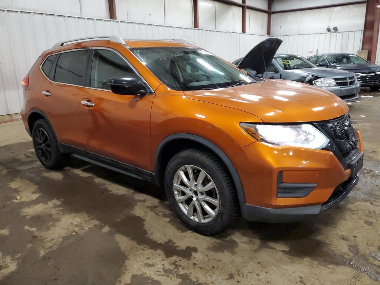 2017 NISSAN ROGUE SV - Image 4