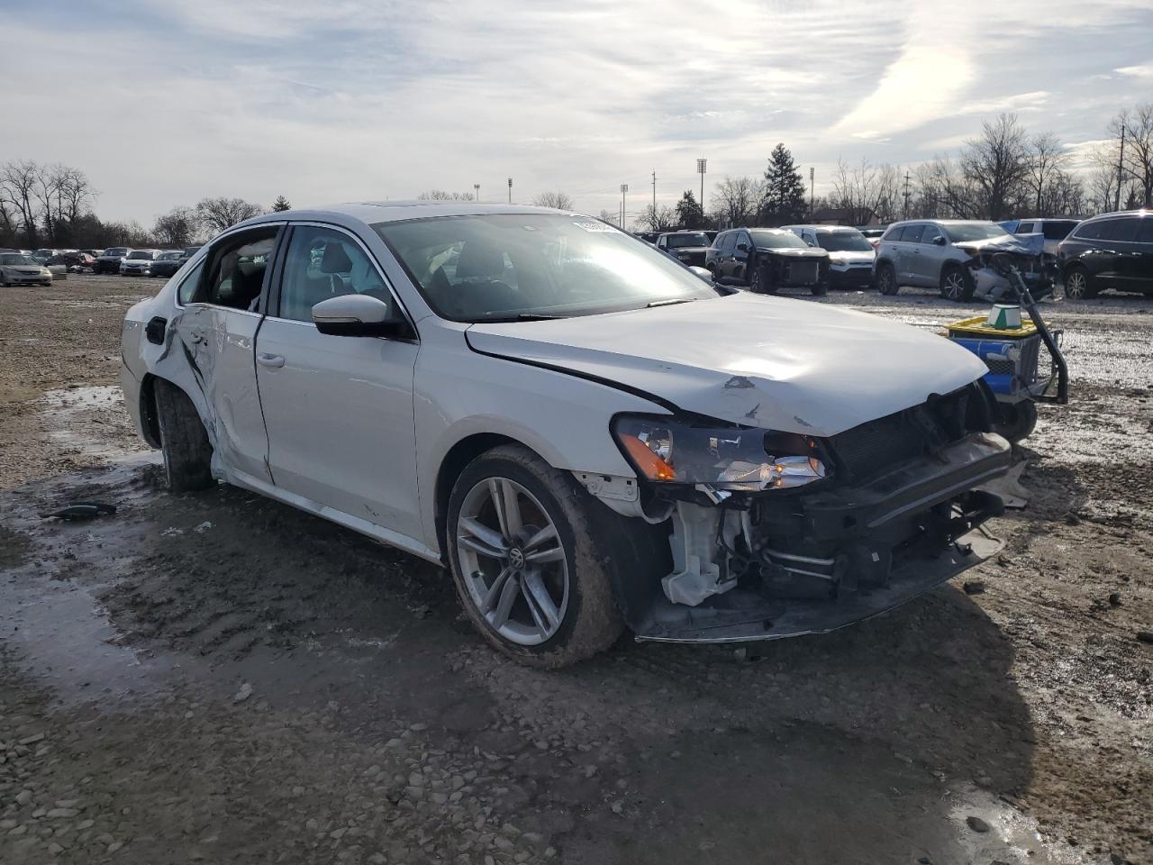 2014 VOLKSWAGEN PASSAT SE - Image 4