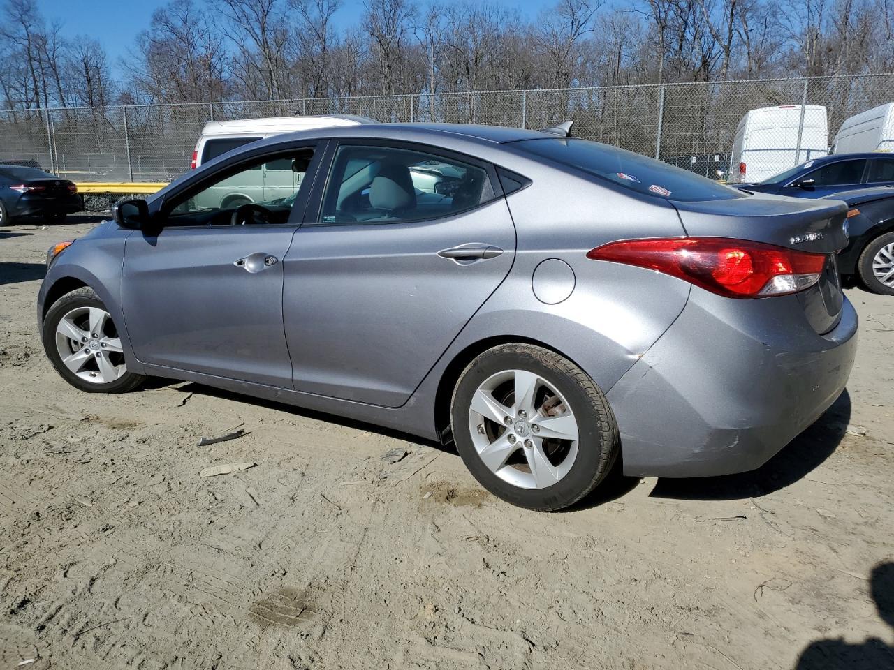 2013 HYUNDAI ELANTRA GL - Image 2