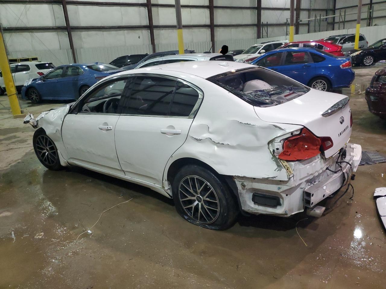 2011 INFINITI G37 - Image 2