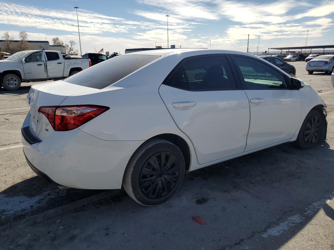 2019 TOYOTA COROLLA L - Фото 3