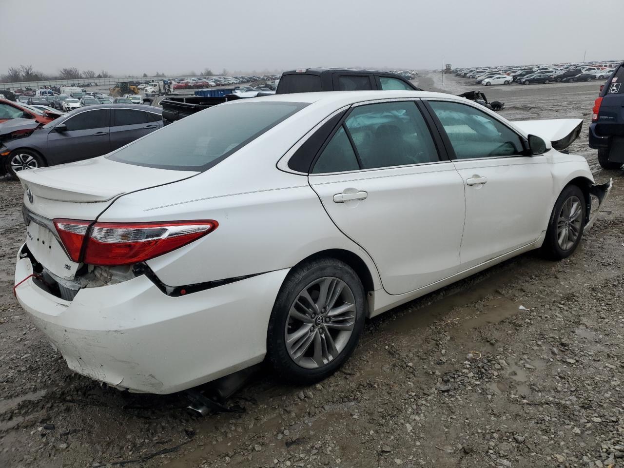 2016 TOYOTA CAMRY LE - Image 3