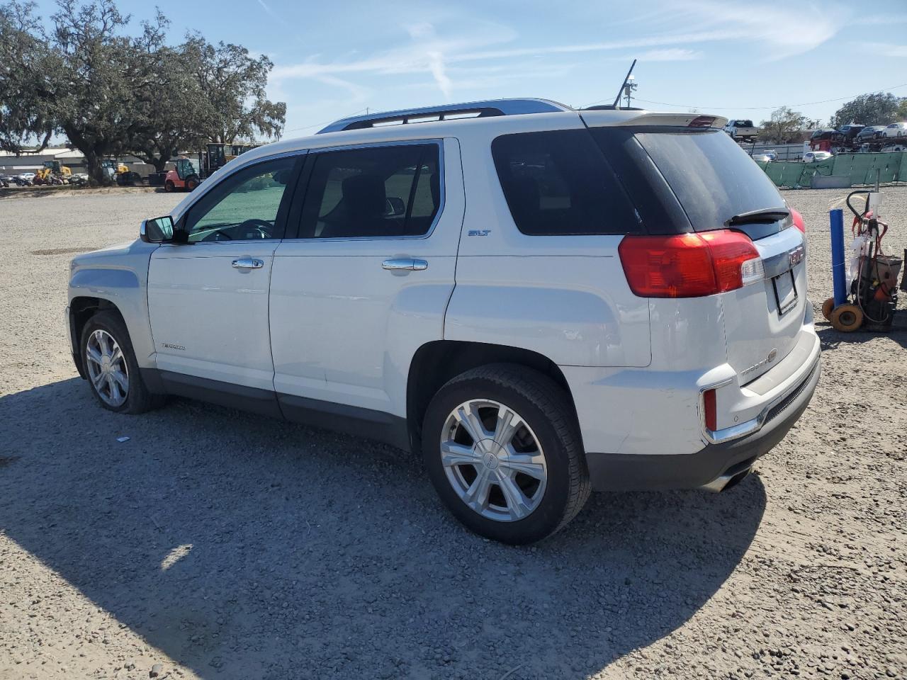 2016 GMC TERRAIN SL - Image 2