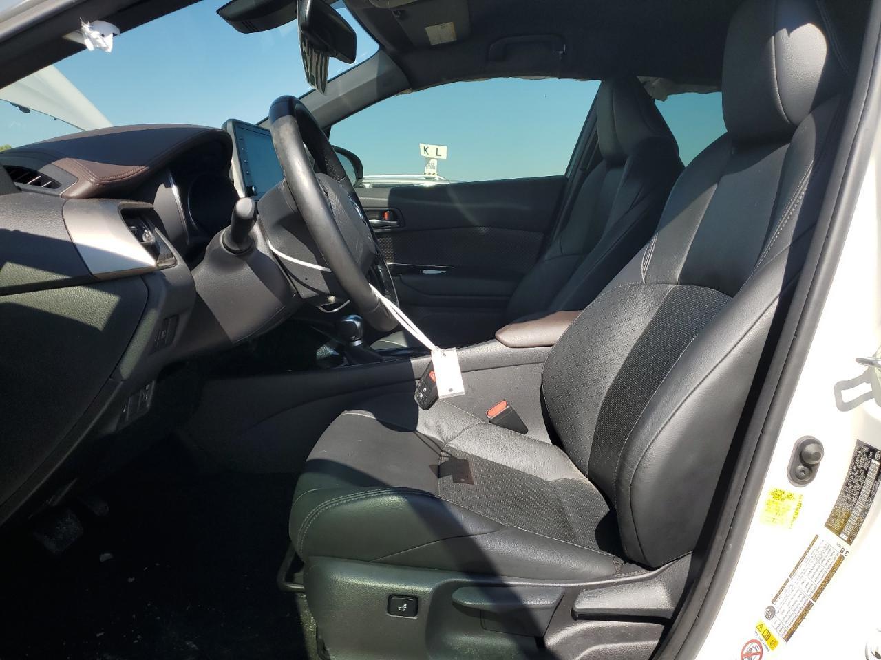 2019 TOYOTA C-HR XLE - Фото 7