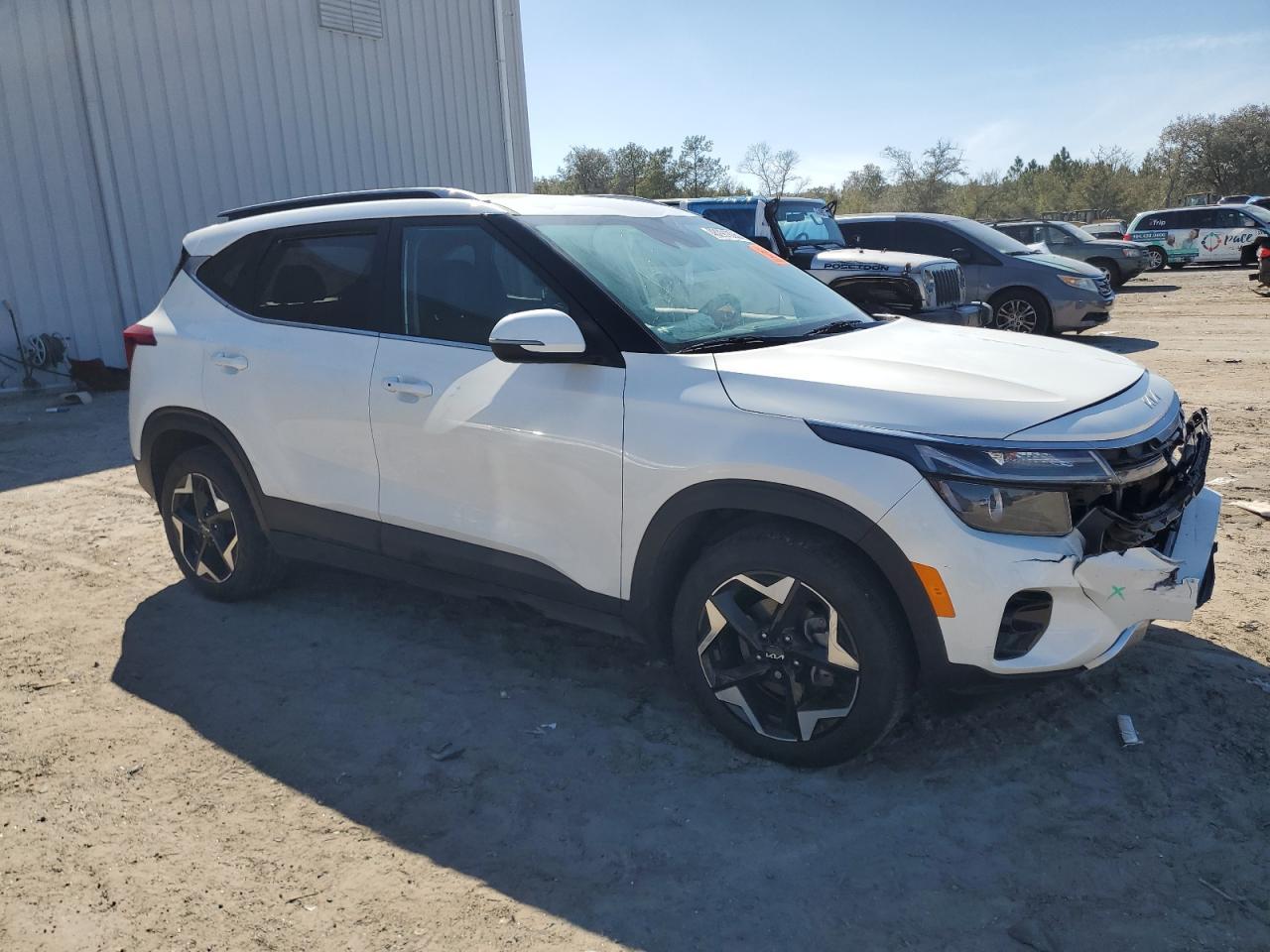 2024 KIA SELTOS EX - Image 4