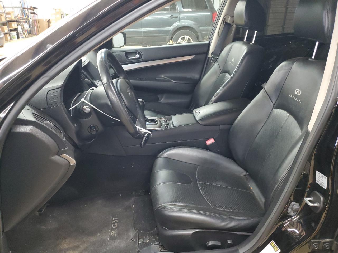 2011 INFINITI G37 - Image 7