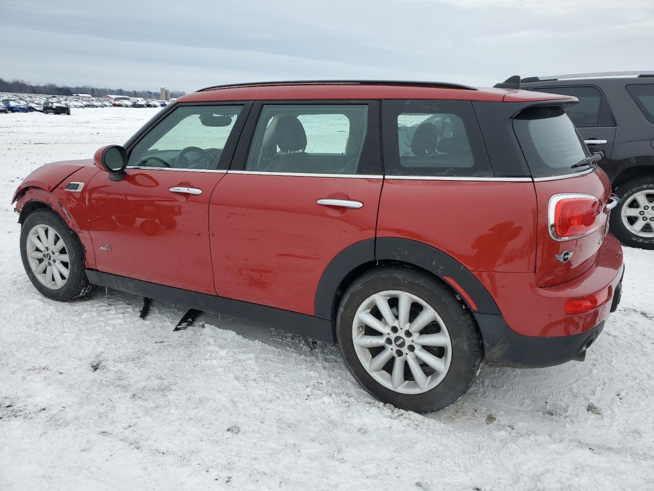 2017 MINI COOPER CLU - Image 2