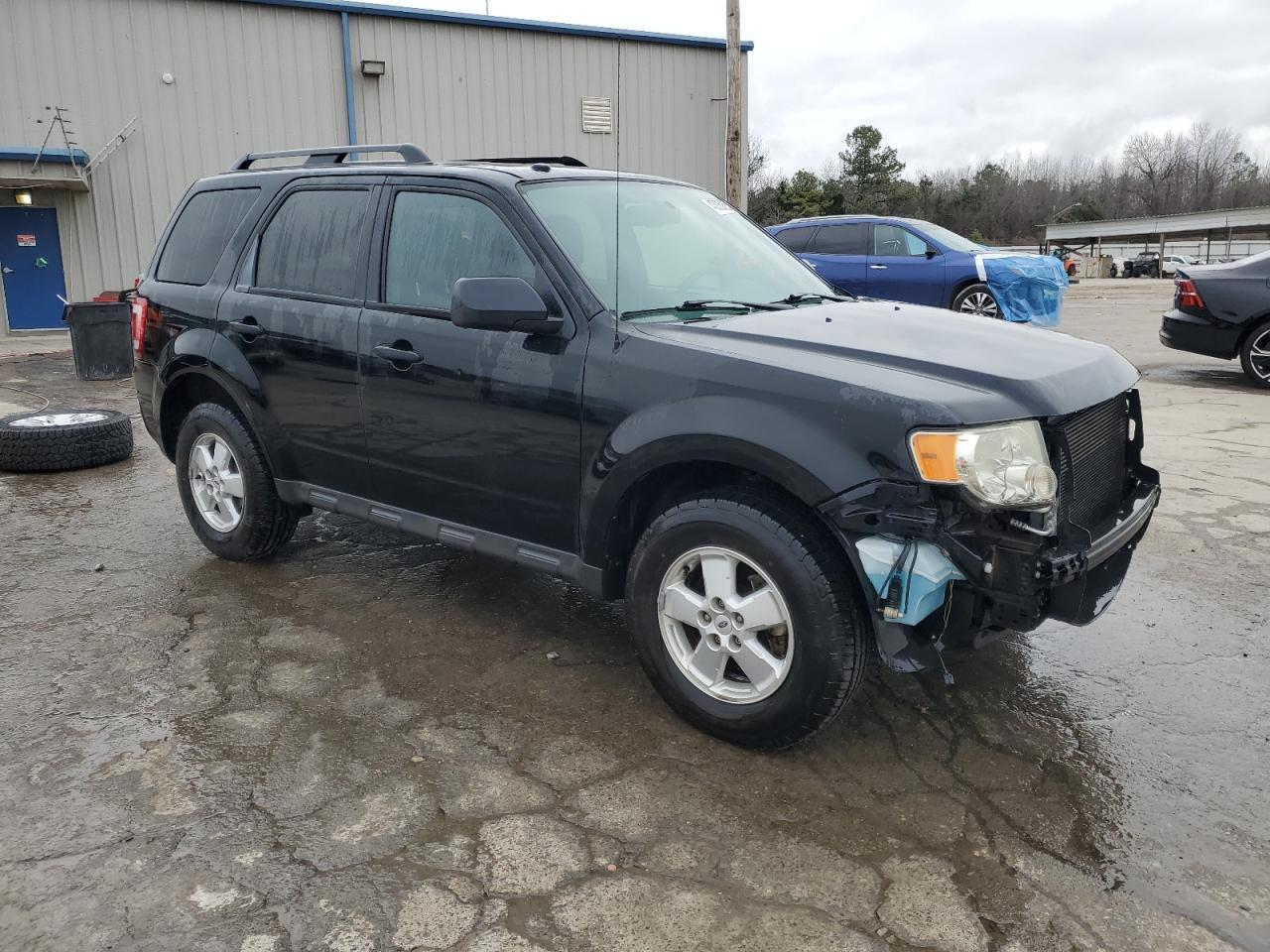 2010 FORD ESCAPE XLT - Image 4