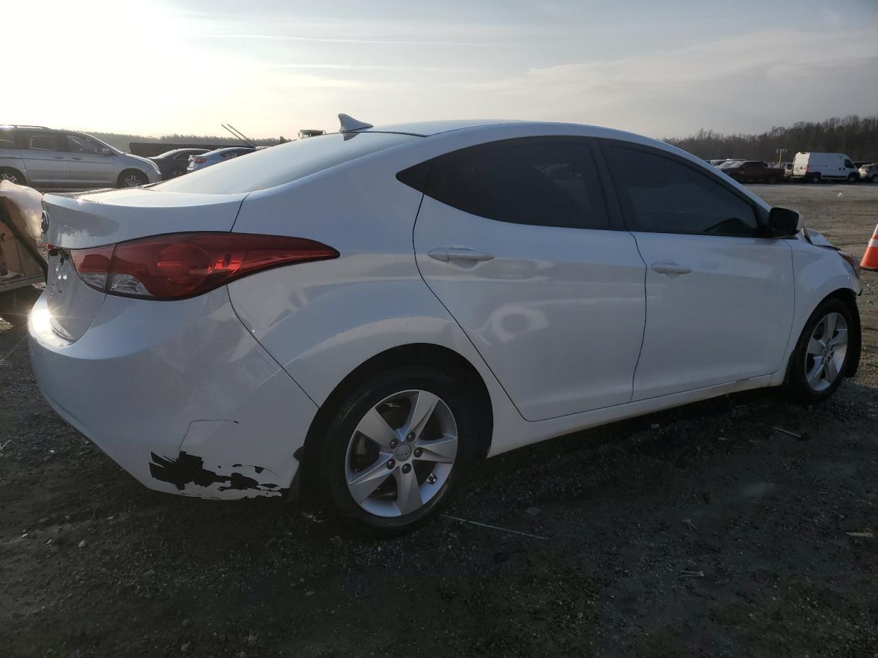 2013 HYUNDAI ELANTRA GL - Image 3