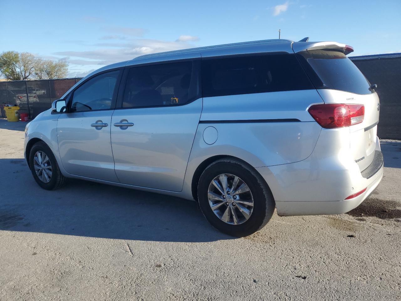 2016 KIA SEDONA LX - Image 2