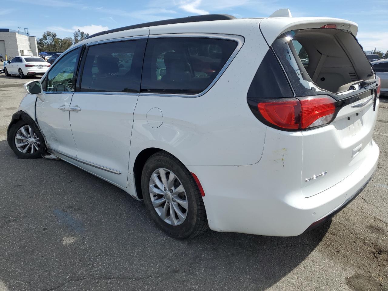 2017 CHRYSLER PACIFICA T - Image 2