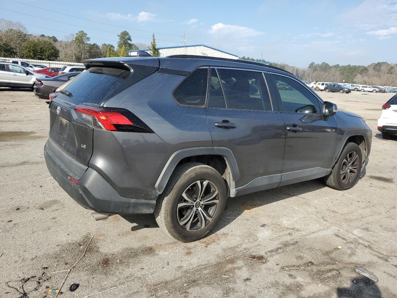 2021 TOYOTA RAV4 LE - Фото 3