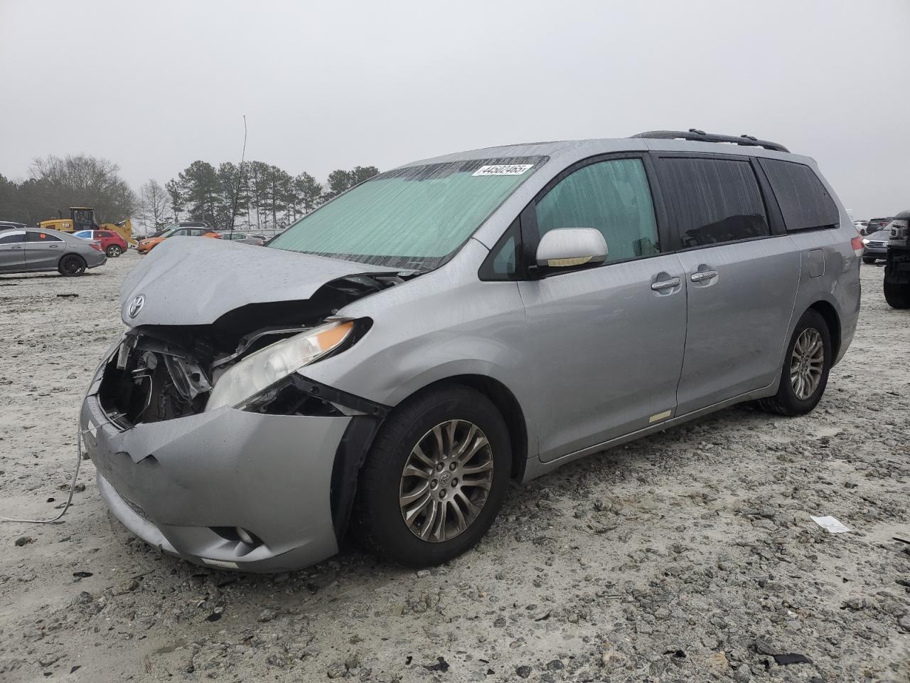 2013 TOYOTA SIENNA XLE