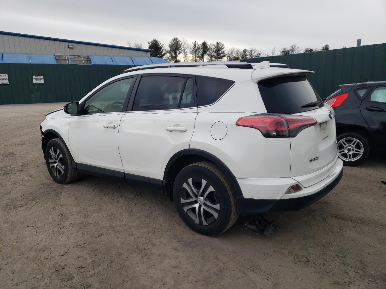 2016 TOYOTA RAV4 LE - Фото 2