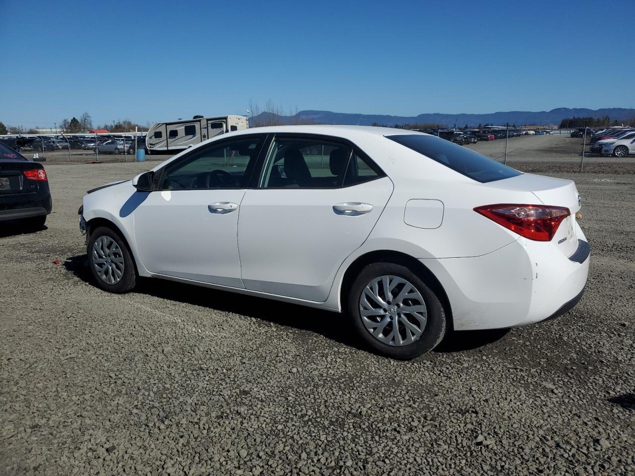 2019 TOYOTA COROLLA L - Фото 2