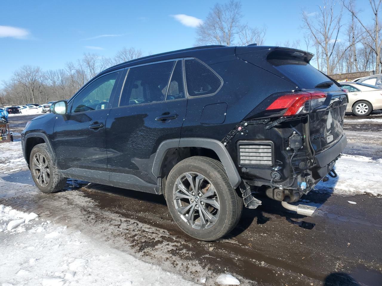 2022 TOYOTA RAV4 XLE P - Фото 2