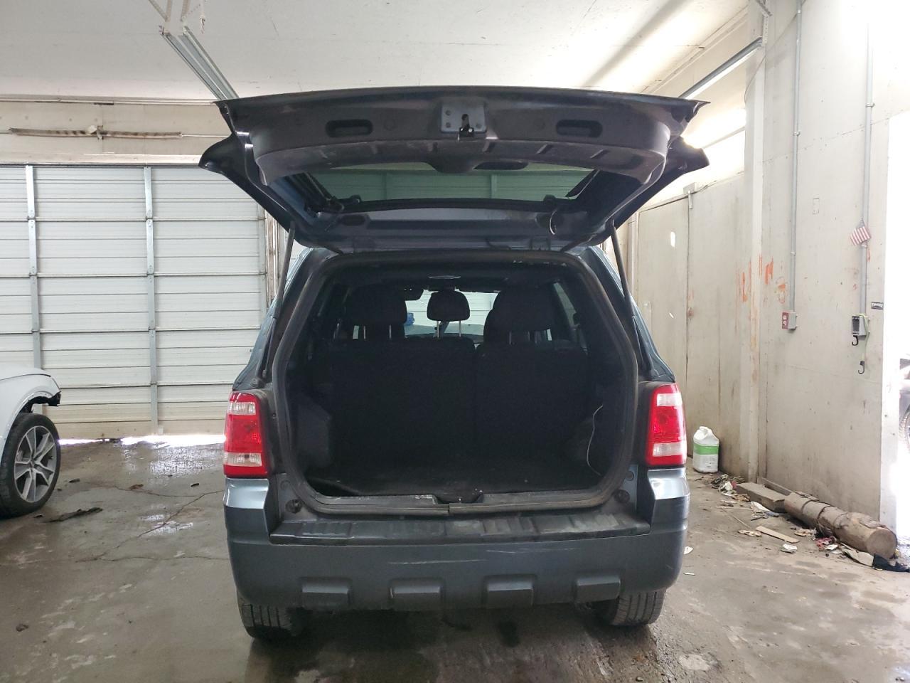 2010 FORD ESCAPE XLT - Image 6