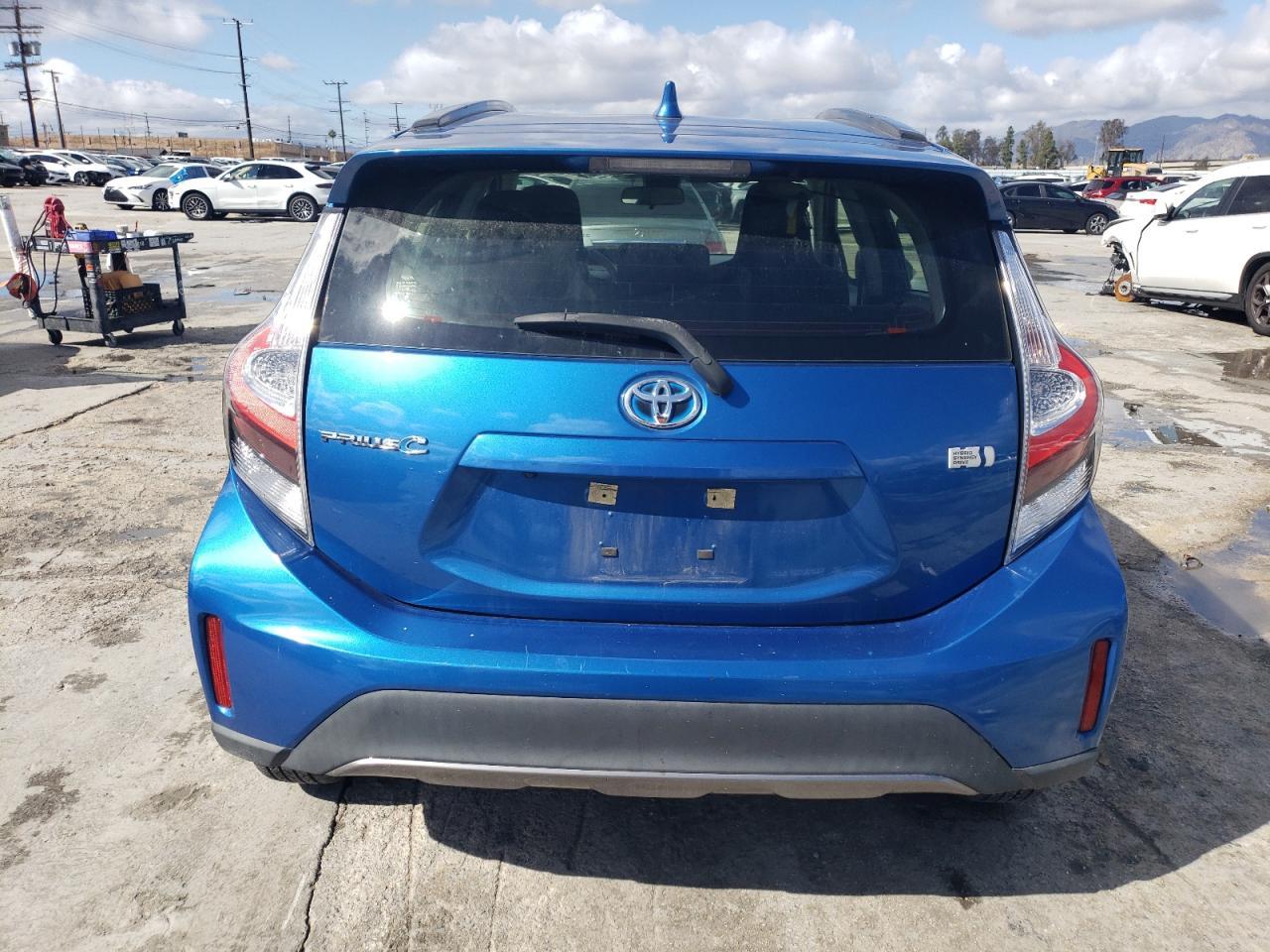 2018 TOYOTA PRIUS C - Image 6