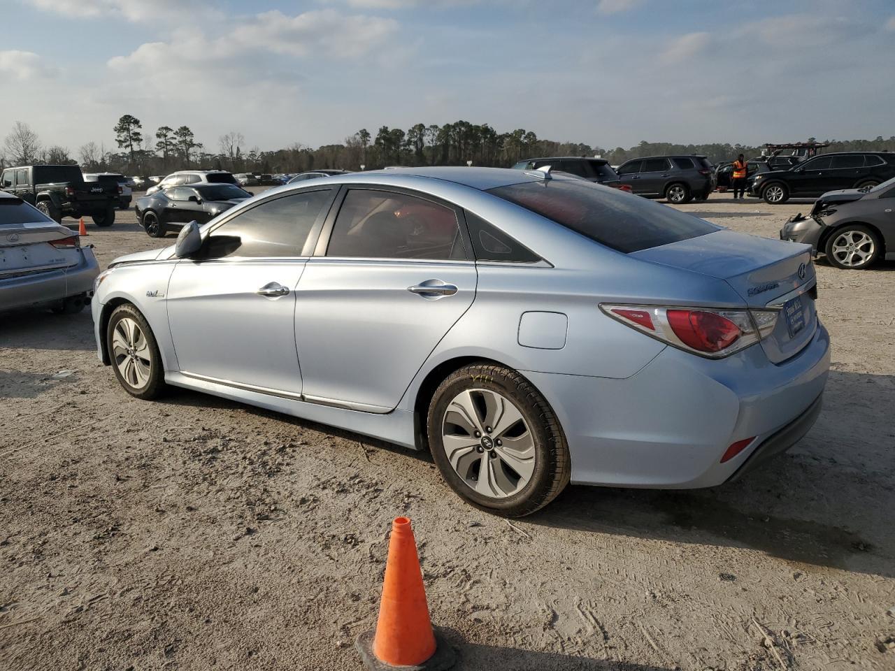2013 HYUNDAI SONATA HYB - Image 2