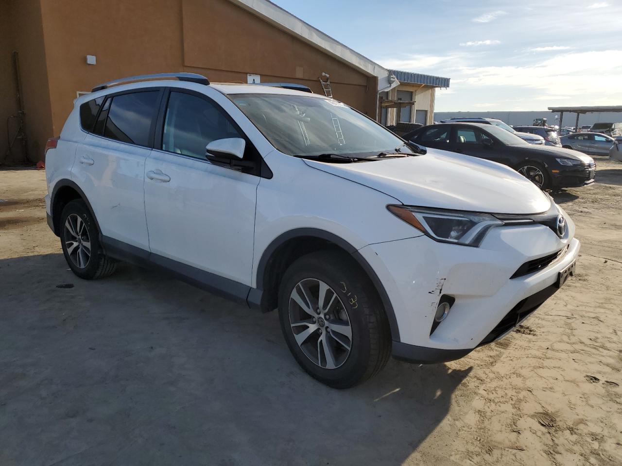 2016 TOYOTA RAV4 XLE - Image 4