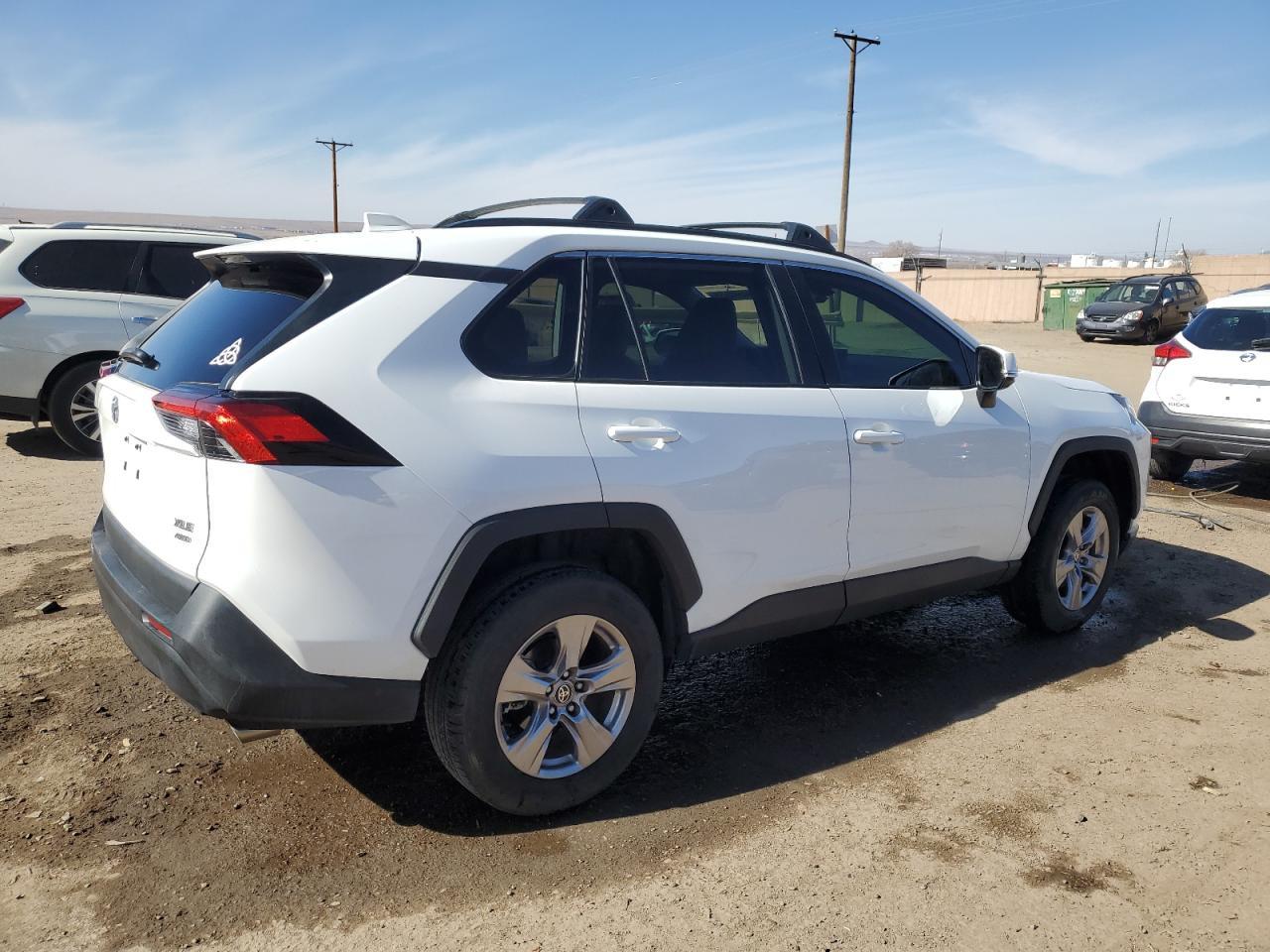 2022 TOYOTA RAV4 XLE - Фото 3